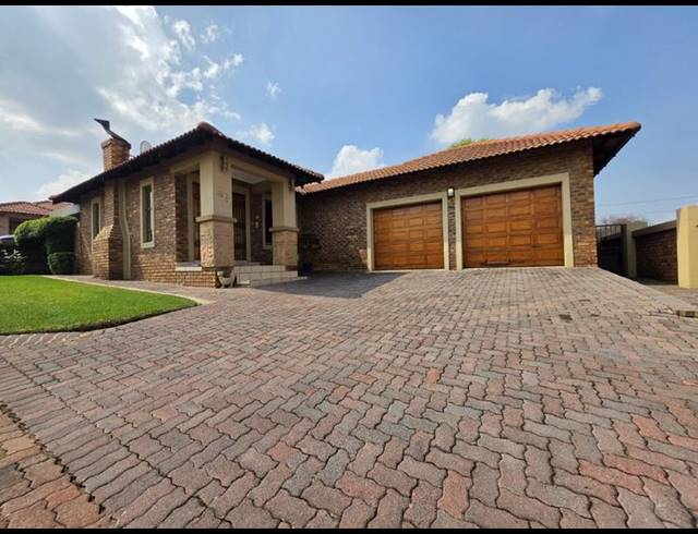 3 BEDROOM SIMPLEX FOR SALE IN LAMBTON